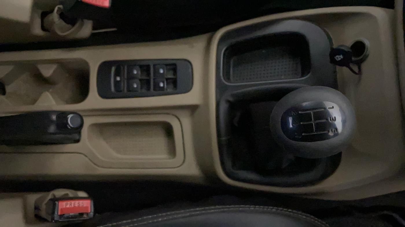 2023 Mahindra BOLERO NEO N 4, Diesel, Manual, 52,250 km, Gear Lever