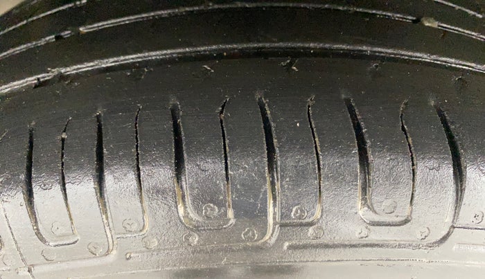 2014 Ford Ecosport TREND 1.5L PETROL, Petrol, Manual, 1,04,412 km, Left Front Tyre Tread