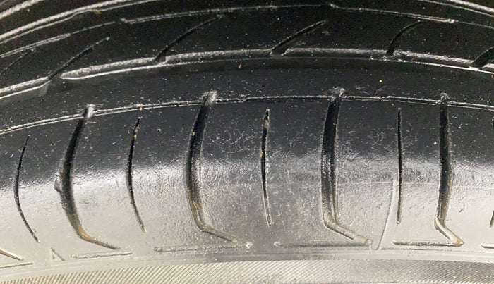 2014 Ford Ecosport TREND 1.5L PETROL, Petrol, Manual, 1,04,412 km, Left Rear Tyre Tread