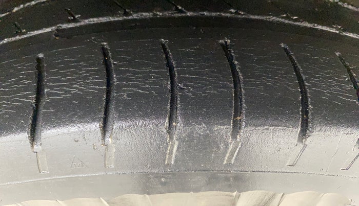 2014 Ford Ecosport TREND 1.5L PETROL, Petrol, Manual, 1,04,412 km, Right Front Tyre Tread