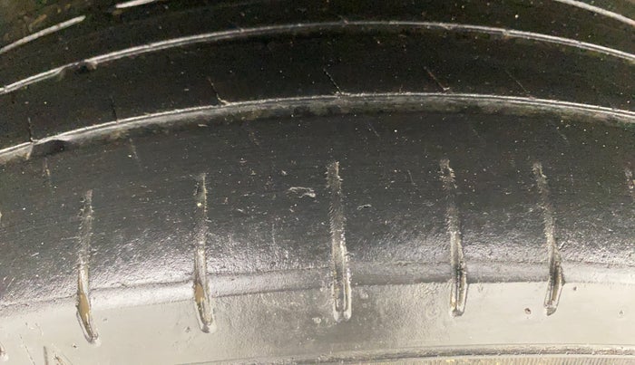 2014 Ford Ecosport TREND 1.5L PETROL, Petrol, Manual, 1,04,412 km, Right Rear Tyre Tread