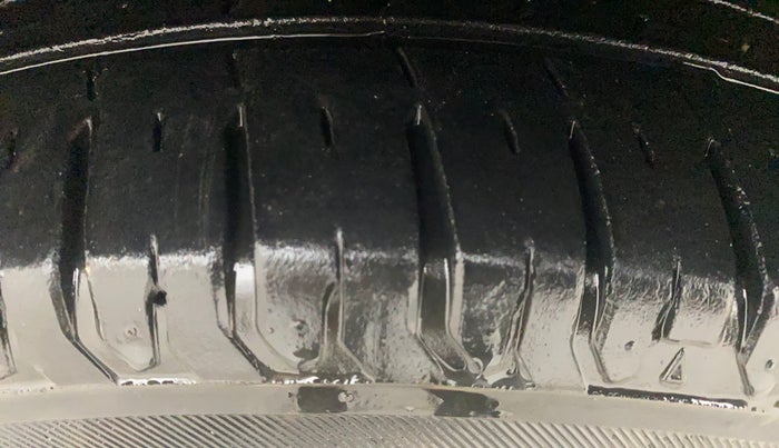 2016 Maruti Ertiga ZDI + SHVS, Diesel, Manual, 97,849 km, Left Front Tyre Tread