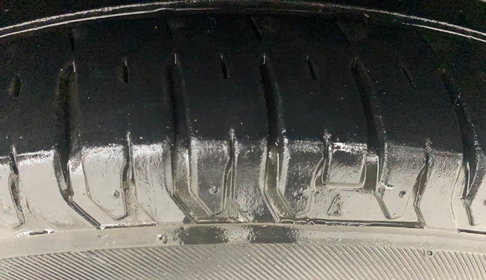 2016 Maruti Ertiga ZDI + SHVS, Diesel, Manual, 97,849 km, Left Rear Tyre Tread