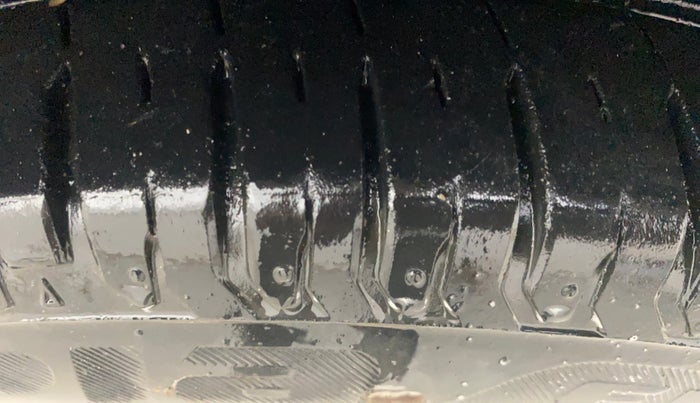 2016 Maruti Ertiga ZDI + SHVS, Diesel, Manual, 97,849 km, Right Front Tyre Tread