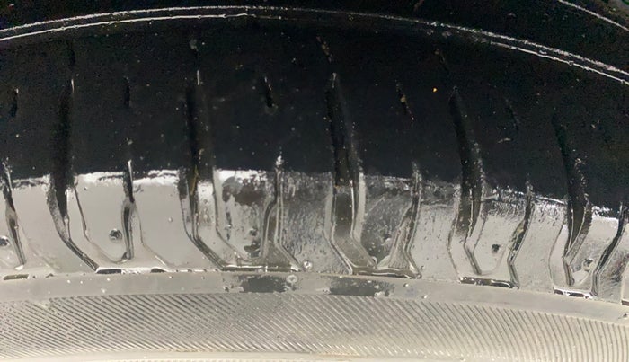 2016 Maruti Ertiga ZDI + SHVS, Diesel, Manual, 97,849 km, Right Rear Tyre Tread