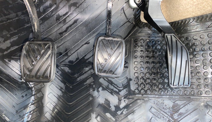 2016 Maruti Ertiga ZDI + SHVS, Diesel, Manual, 97,849 km, Pedals