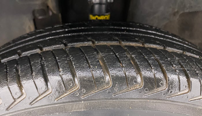 2018 Renault Kwid RXT 1.0 (O), Petrol, Manual, 45,547 km, Left Front Tyre Tread