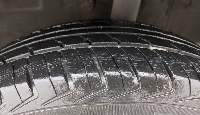 2018 Renault Kwid RXT 1.0 (O), Petrol, Manual, 45,547 km, Left Rear Tyre Tread