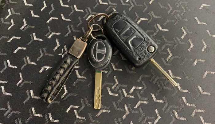 2023 Tata Tiago XZ PLUS CNG, CNG, Manual, 28,207 km, Key Close Up