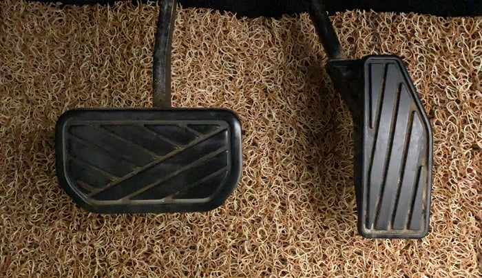 2019 Maruti XL6 ALPHA AT, Petrol, Automatic, 35,877 km, Pedals