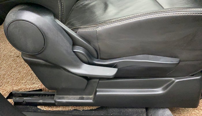 2019 Maruti XL6 ALPHA AT, Petrol, Automatic, 35,877 km, Driver Side Adjustment Panel