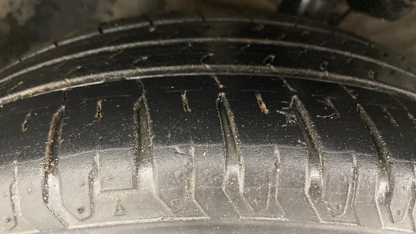 2017 Hyundai Verna 1.6 VTVT SX (O) AT, CNG, Automatic, 37,195 km, Left Front Tyre Tread