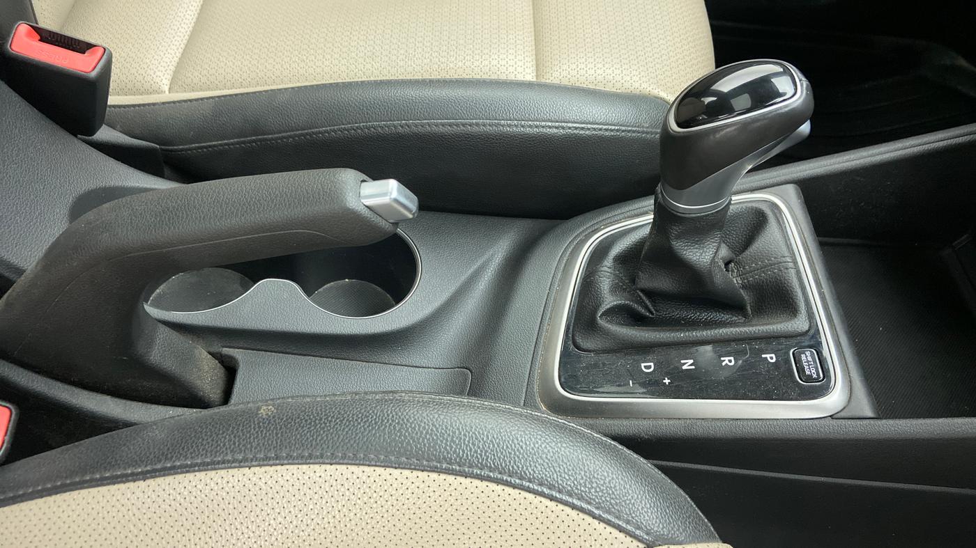 2017 Hyundai Verna 1.6 VTVT SX (O) AT, CNG, Automatic, 37,195 km, Gear Lever