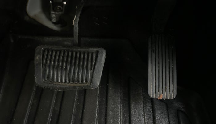2017 Hyundai Verna 1.6 VTVT SX (O) AT, CNG, Automatic, 37,195 km, Pedals