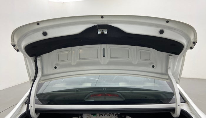 2017 Hyundai Verna 1.6 VTVT SX (O) AT, CNG, Automatic, 37,195 km, Boot Door Open