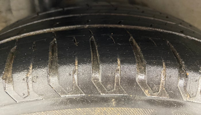 2017 Hyundai Verna 1.6 VTVT SX (O) AT, CNG, Automatic, 37,195 km, Right Rear Tyre Tread