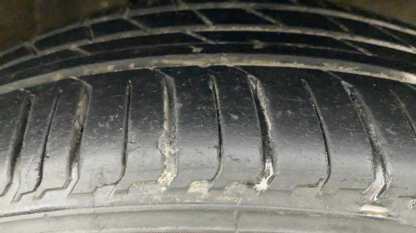 2017 Honda Brio S MT, Petrol, Manual, 62,089 km, Right Front Tyre Tread