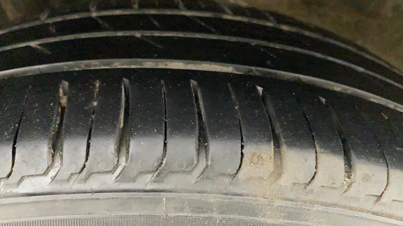 2017 Honda Brio S MT, Petrol, Manual, 62,089 km, Right Rear Tyre Tread