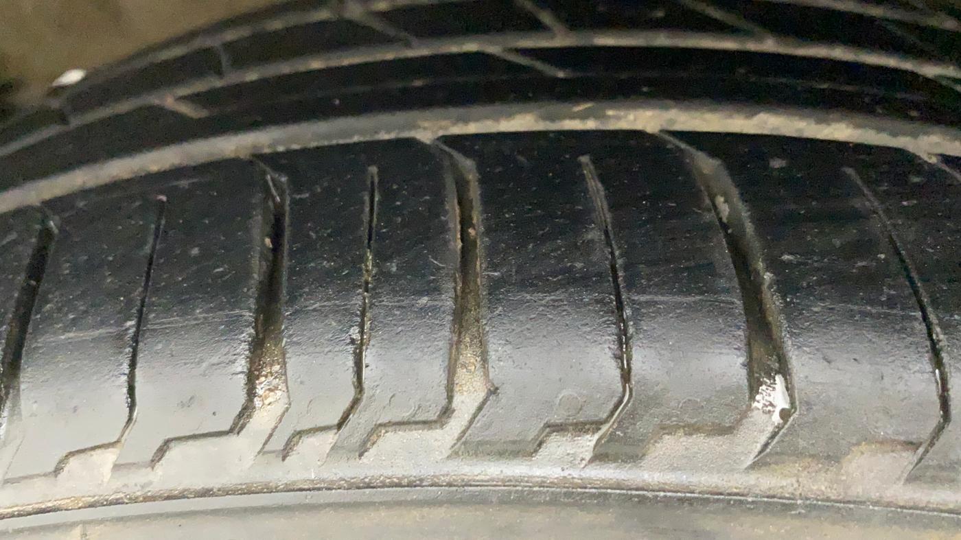 2017 Honda Brio S MT, Petrol, Manual, 62,089 km, Left Front Tyre Tread