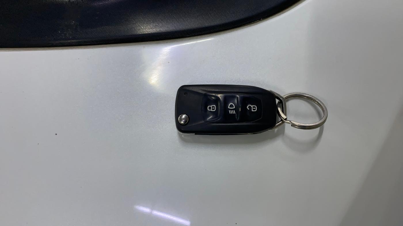 2017 Tata Tiago XZ PETROL, Petrol, Manual, 73,243 km, Key Close Up