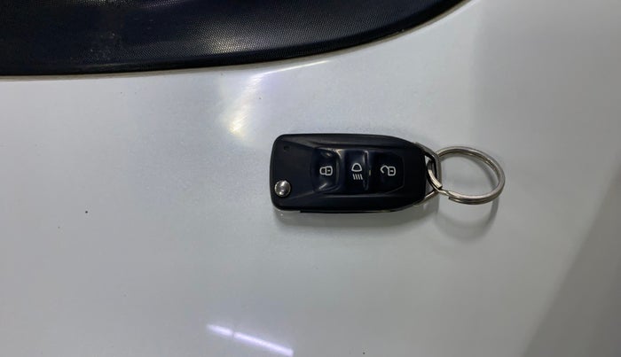 2017 Tata Tiago XZ PETROL, Petrol, Manual, 73,243 km, Key Close Up