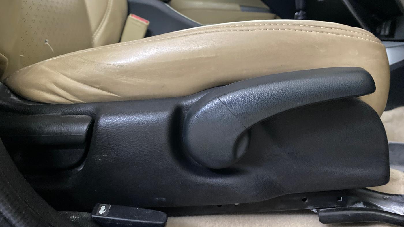 2022 Honda City 1.5L I-VTEC V MT 4TH GEN, Petrol, Manual, 59,924 km, Driver Side Adjustment Panel