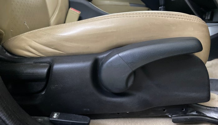 2022 Honda City 1.5L I-VTEC V MT 4TH GEN, Petrol, Manual, 59,924 km, Driver Side Adjustment Panel