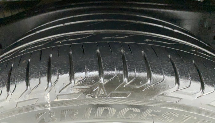 2018 Toyota Innova Crysta 2.7 ZX AT 7 STR, Petrol, Automatic, 28,551 km, Right Rear Tyre Tread