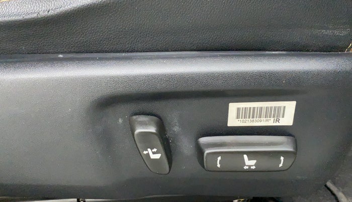 2018 Toyota Innova Crysta 2.7 ZX AT 7 STR, Petrol, Automatic, 28,551 km, Driver Side Adjustment Panel