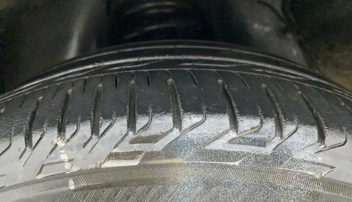 2018 Toyota Innova Crysta 2.7 ZX AT 7 STR, Petrol, Automatic, 28,551 km, Left Front Tyre Tread