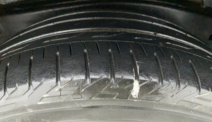 2018 Toyota Innova Crysta 2.7 ZX AT 7 STR, Petrol, Automatic, 28,551 km, Left Rear Tyre Tread