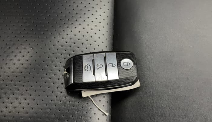 2020 KIA SONET HTX 1.0 IMT, Petrol, Manual, 73,261 km, Key Close Up