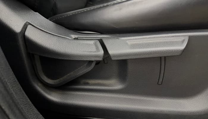 2020 KIA SONET HTX 1.0 IMT, Petrol, Manual, 73,261 km, Driver Side Adjustment Panel