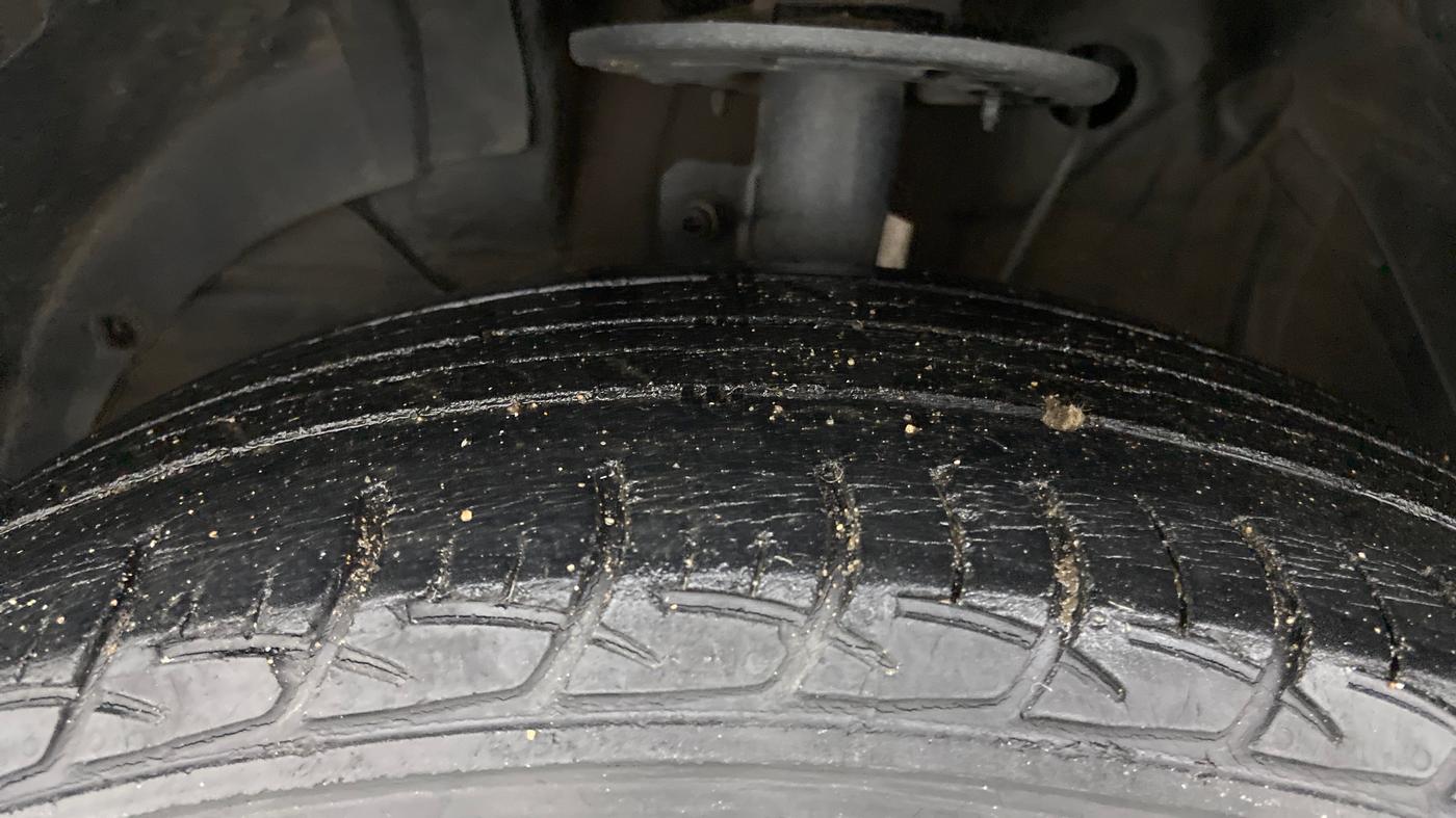 2017 Maruti Baleno DELTA PETROL 1.2, Petrol, Manual, 71,974 km, Left Front Tyre Tread