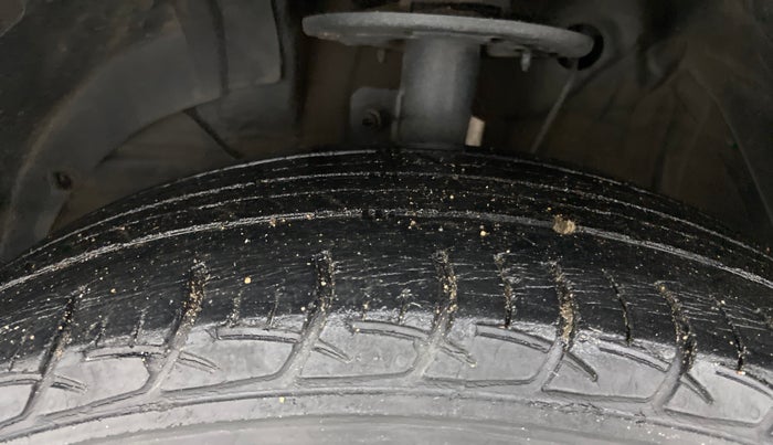 2017 Maruti Baleno DELTA PETROL 1.2, Petrol, Manual, 71,974 km, Left Front Tyre Tread