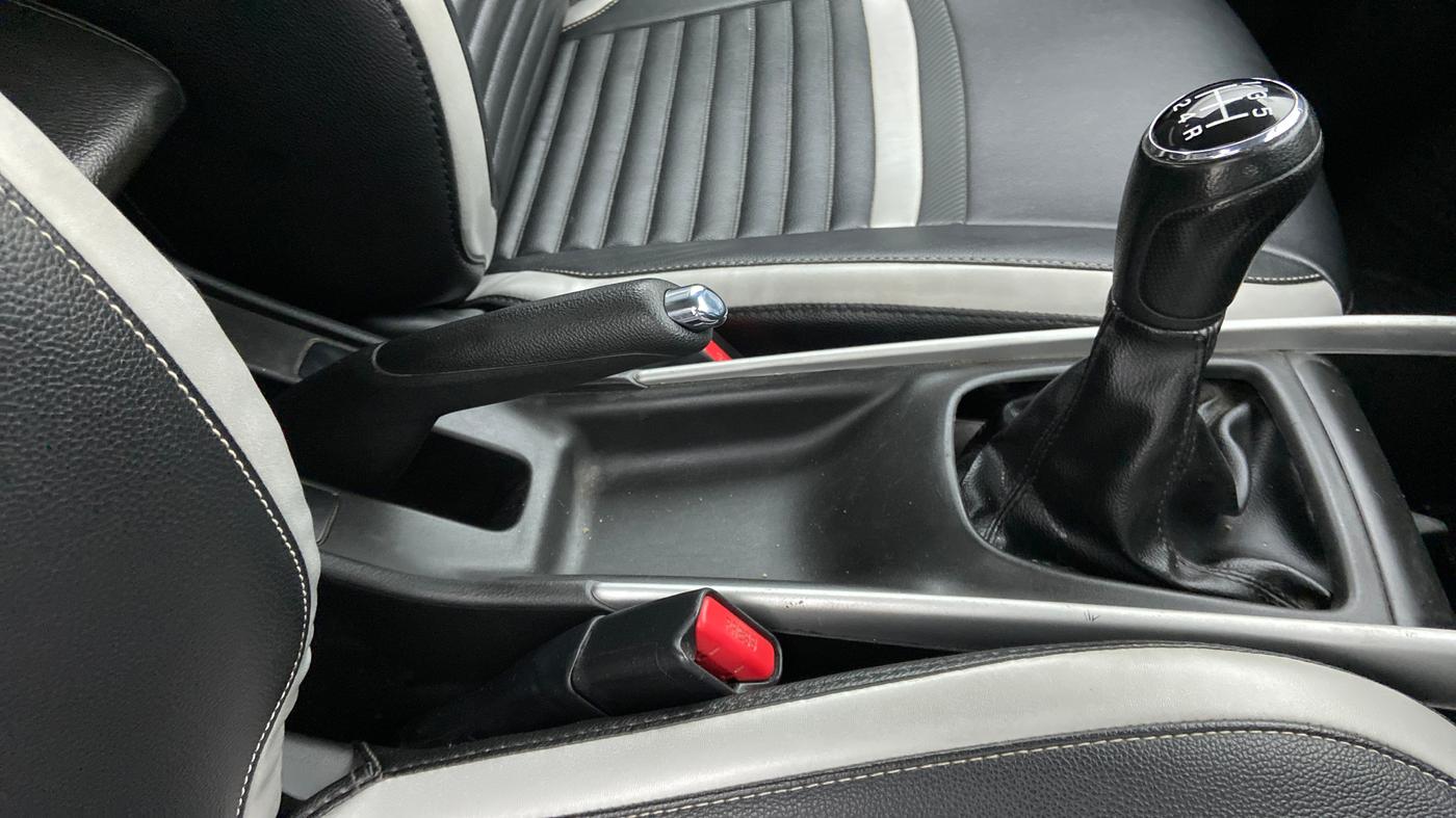 2017 Maruti Baleno DELTA PETROL 1.2, Petrol, Manual, 71,974 km, Gear Lever
