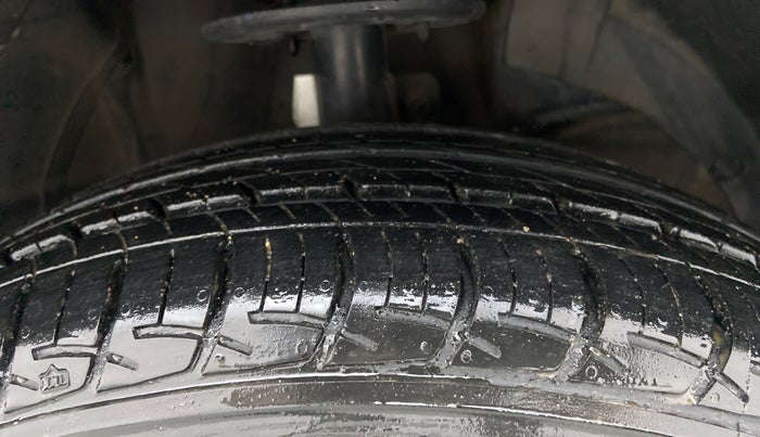 2017 Maruti Baleno DELTA PETROL 1.2, Petrol, Manual, 71,974 km, Right Front Tyre Tread
