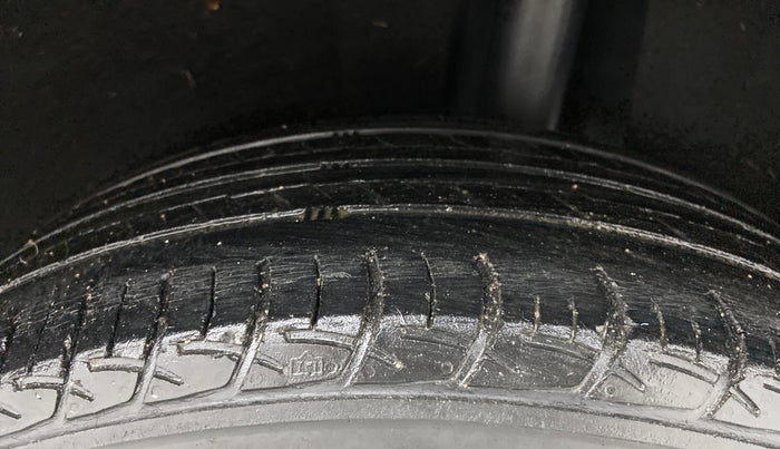 2017 Maruti Baleno DELTA PETROL 1.2, Petrol, Manual, 71,974 km, Left Rear Tyre Tread