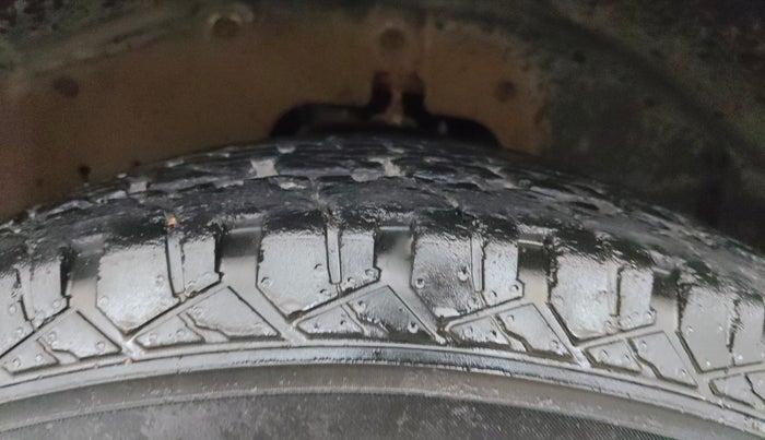 2022 Mahindra Thar LX  P 4WD AT CONVERTIBLE, Petrol, Automatic, 35,208 km, Right Front Tyre Tread