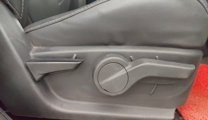 2022 Mahindra Thar LX  P 4WD AT CONVERTIBLE, Petrol, Automatic, 35,208 km, Driver Side Adjustment Panel