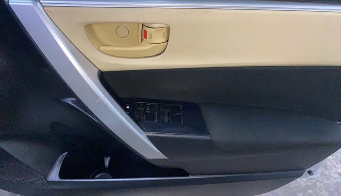 2017 Toyota Corolla Altis J PETROL, Petrol, Manual, 60,318 km, Driver Side Door Panels Control