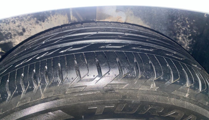 2017 Toyota Corolla Altis J PETROL, Petrol, Manual, 60,318 km, Left Front Tyre Tread