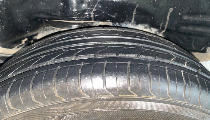 2017 Toyota Corolla Altis J PETROL, Petrol, Manual, 60,318 km, Left Rear Tyre Tread