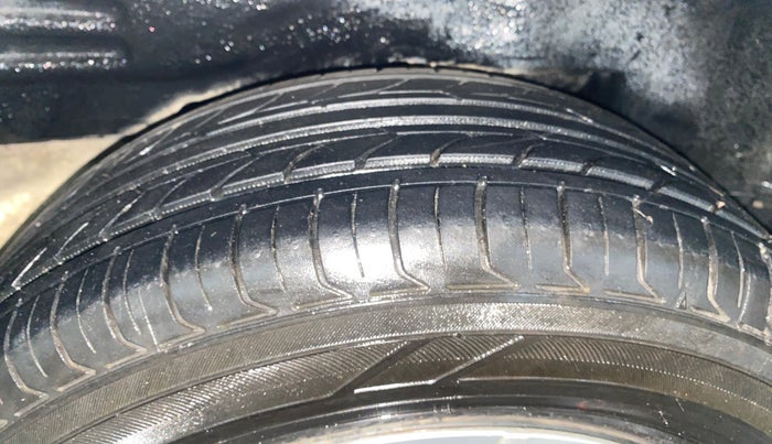 2017 Toyota Corolla Altis J PETROL, Petrol, Manual, 60,318 km, Right Rear Tyre Tread