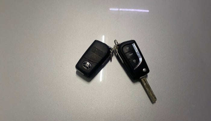 2017 Toyota Corolla Altis J PETROL, Petrol, Manual, 60,318 km, Key Close Up