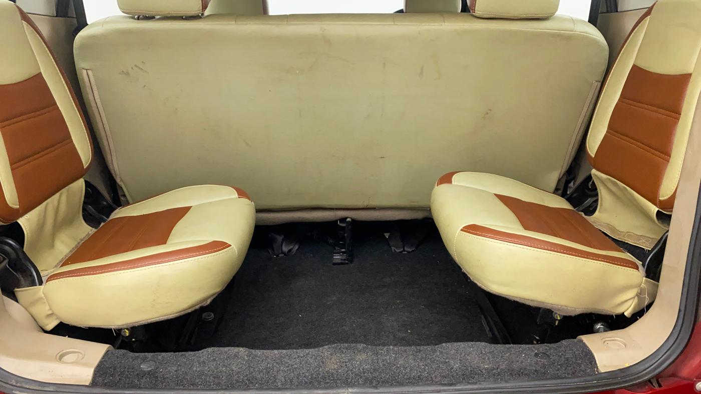 2018 Mahindra TUV300 T8, Diesel, Manual, 23,443 km, Third Seat Row ( optional )