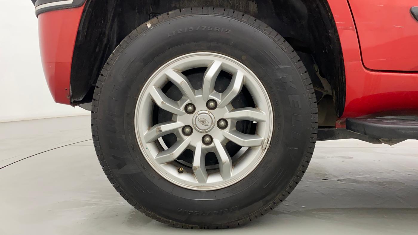 2018 Mahindra TUV300 T8, Diesel, Manual, 23,443 km, Right Rear Wheel