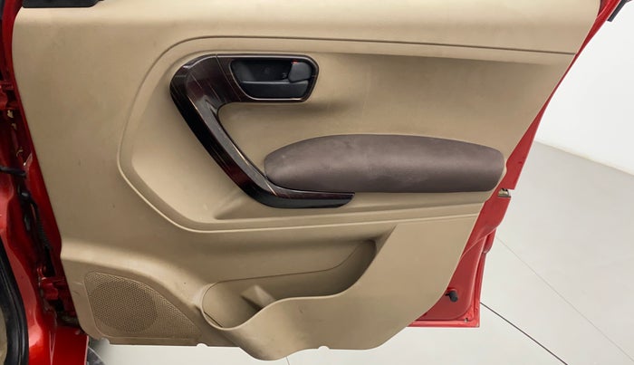 2018 Mahindra TUV300 T8, Diesel, Manual, 23,443 km, Driver Side Door Panels Control