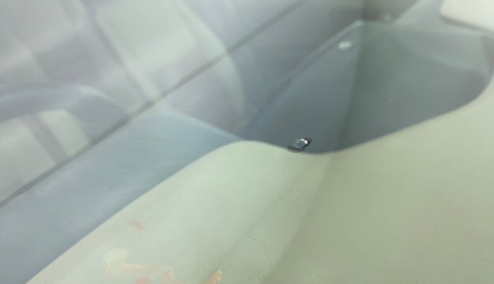 2018 Mahindra TUV300 T8, Diesel, Manual, 23,443 km, Front windshield - Minor spot on windshield