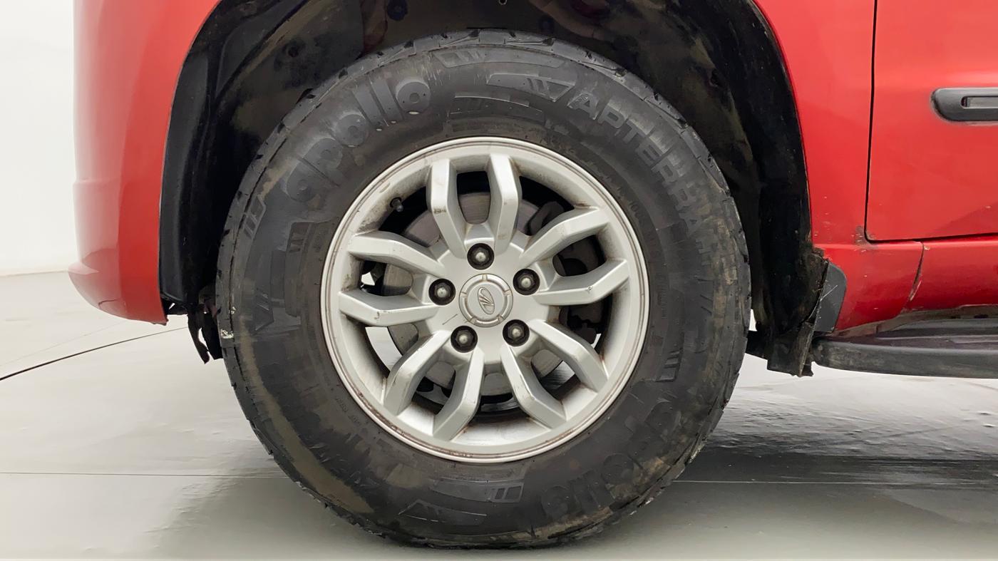2018 Mahindra TUV300 T8, Diesel, Manual, 23,443 km, Left Front Wheel